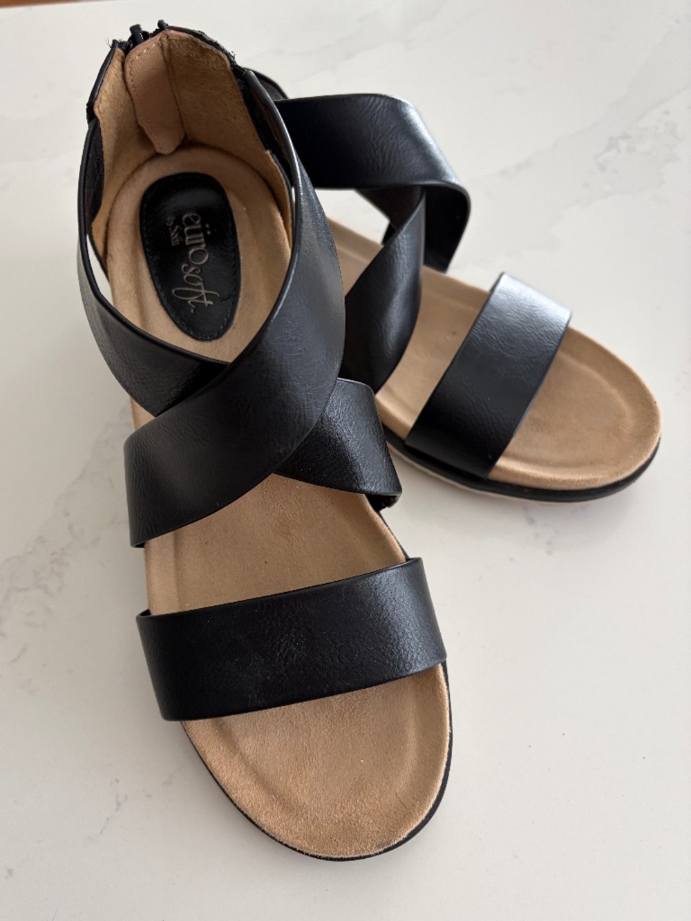 Sofft Criss Cross Strappy Wedge Sandals XLNT Condition Size 9 Black